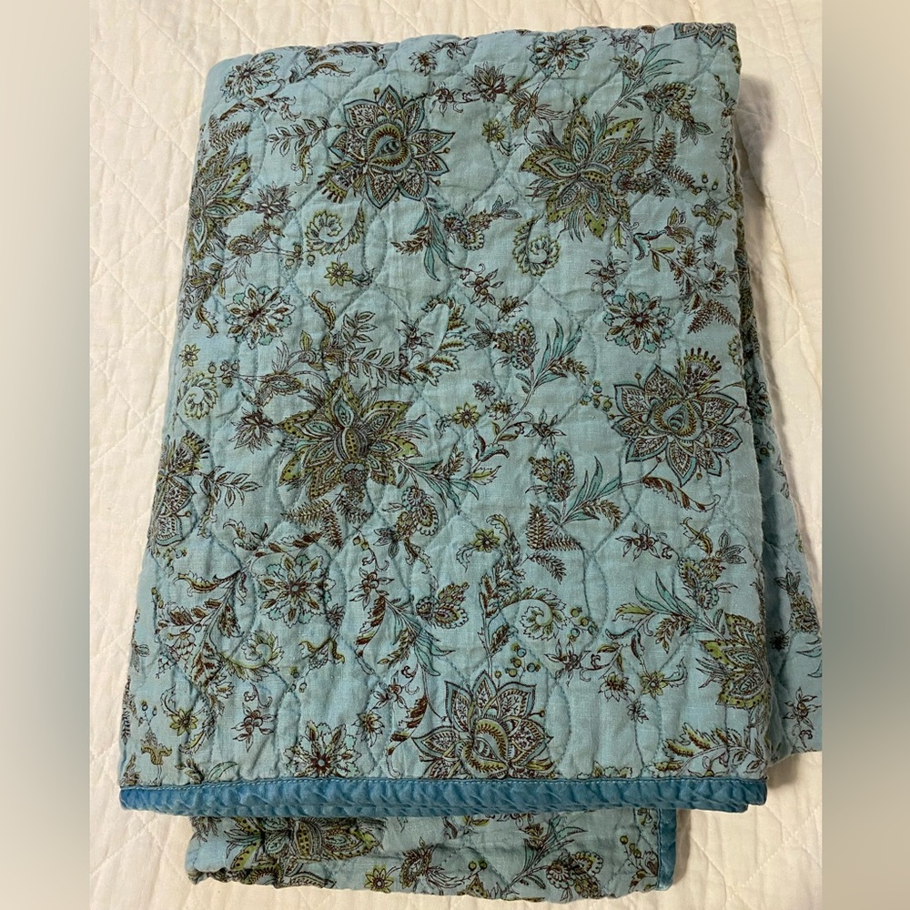 Belle Notte Quilted Throw Blanket
